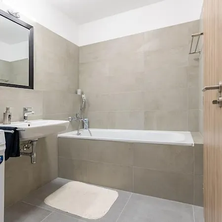 Appartamento Flat 3 Sunny Haven Moderny 2i, Parking, Wifi *