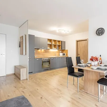 Lejlighed Flat 3 Sunny Haven Moderny 2i, Parking, Wifi