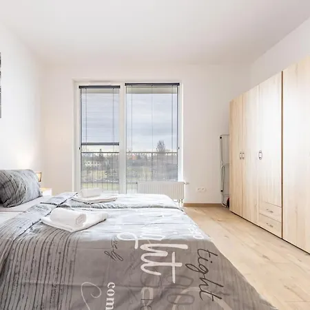 Flat 3 Sunny Haven Moderny 2i, Parking, Wifi * Pozsony