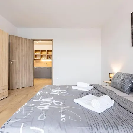 Flat 3 Sunny Haven Moderny 2i, Parking, Wifi Pozsony