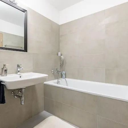 Flat 3 Sunny Haven Moderny 2i, Parking, Wifi