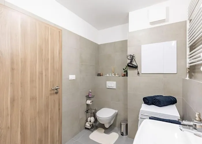 Flat 3 Sunny Haven Moderny 2i, Parking, Wifi Apartment