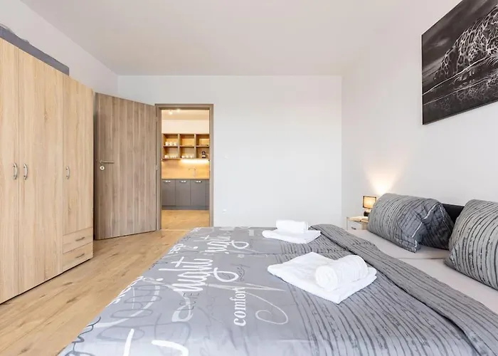 Flat 3 Sunny Haven Moderny 2i, Parking, Wifi Братислава