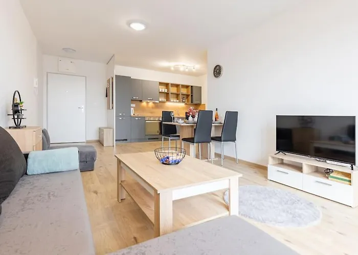 Апартаменти Flat 3 Sunny Haven Moderny 2i, Parking, Wifi Братислава