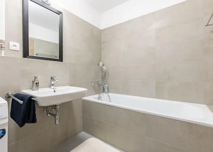 Flat 3 Sunny Haven Moderny 2i, Parking, Wifi