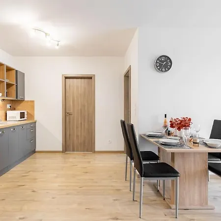 Flat 3 Sunny Haven Moderny 2i, Parking, Wifi Apartamento Bratislava