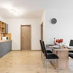 Flat 3 Sunny Haven Moderny 2i, Parking, Wifi Διαμέρισμα Μπρατισλάβα