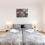 Flat 3 Sunny Haven Moderny 2i, Parking, Wifi *