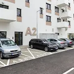 Flat 3 Sunny Haven Moderny 2i, Parking, Wifi *